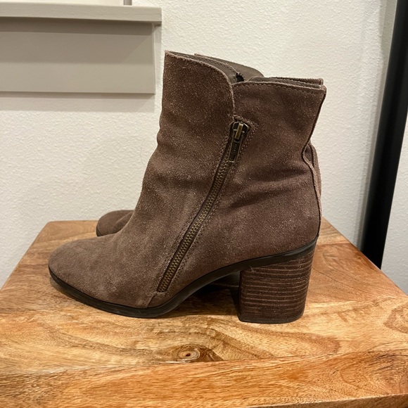 Women’s Crown Vintage Sunny Ankle Boot in Brown Suede - Picture 3 of 5